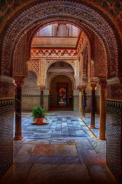 العمارة الإسلامية في الأندلس.. إبداعُ الجمالِ والجلال