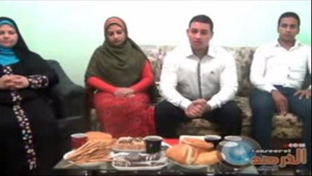 أسرة مسيحية من أبوقرقاص بالمنيا تدخل الإسلام كلها