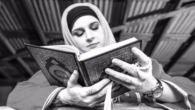 المغنية الأمريكية إم سي راوتر تعتنق الإسلام