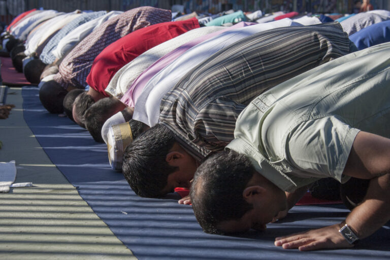 Covering Head During Prayer: A Must?